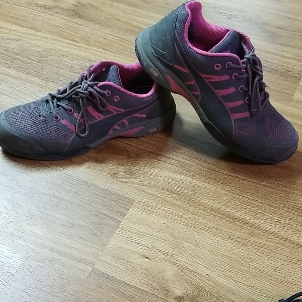 Steel toe shoes